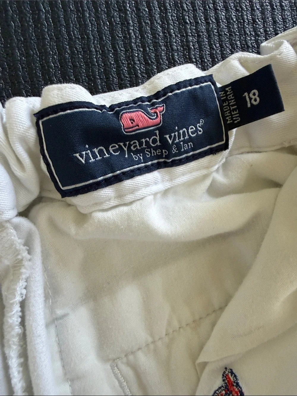 Vineyard Vines Boy’s White Embroidered USA Flag Whale Adjustable Shorts Size 18